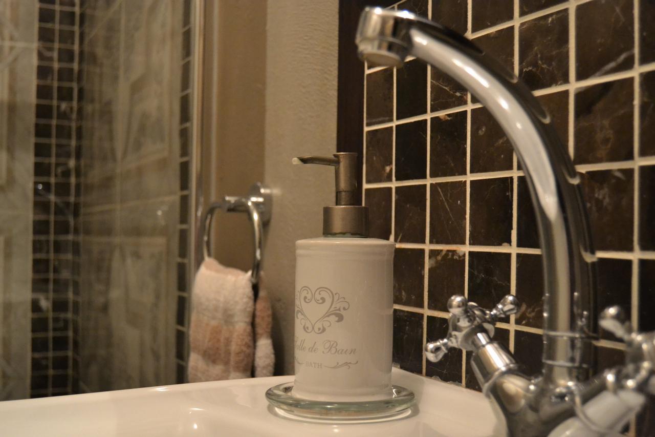 Versailles Self-Catering Веллингтон Экстерьер фото